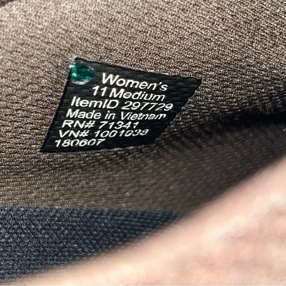 LL Bean Storm Chaser Low Womens 11 Leather Waterproof Winter Slip On Boots - Picture 8 of 8